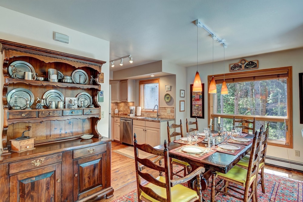 Pine Creek Lodge 3 Bedroom Townhouse by RedAwning