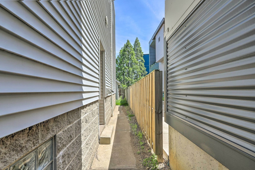 ~ 2 Mi to Downtown - Cozy Cleveland Unit