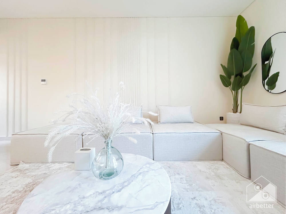 Your Perfect Meydan Getaway: 1B Polo Residence C3