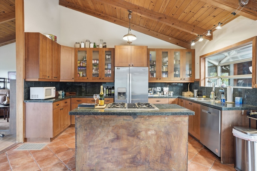 Peaceful Retreat With Panoramic Views 3 Bedroom Home