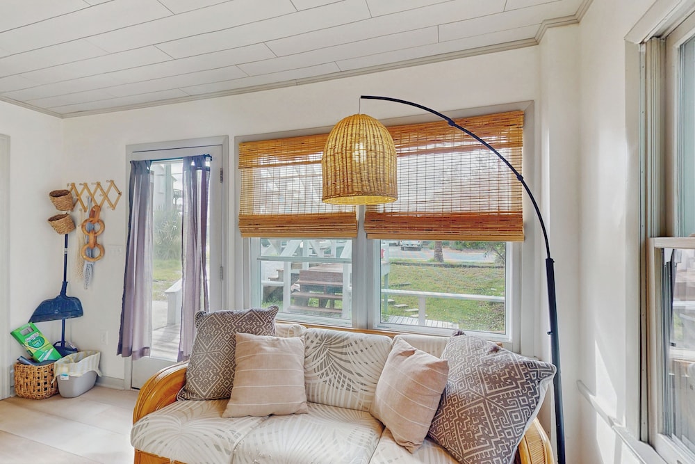 1BR Home w/ Outdoor Shower, Steps to Beach