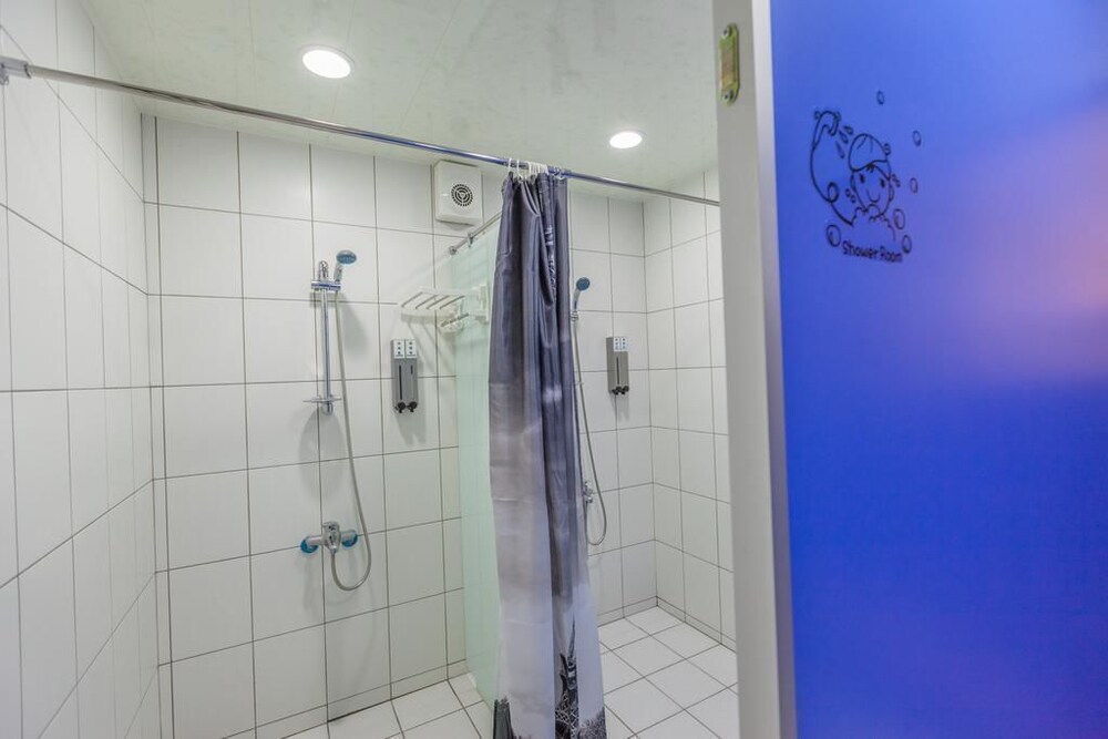 GoldenHouse Hostel