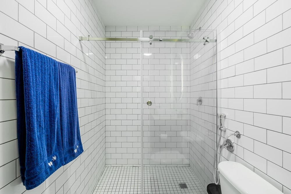 w Charming 1BR in Santa Ana s Best Area
