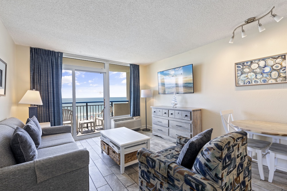 Boardwalk Resort by Hosteeva