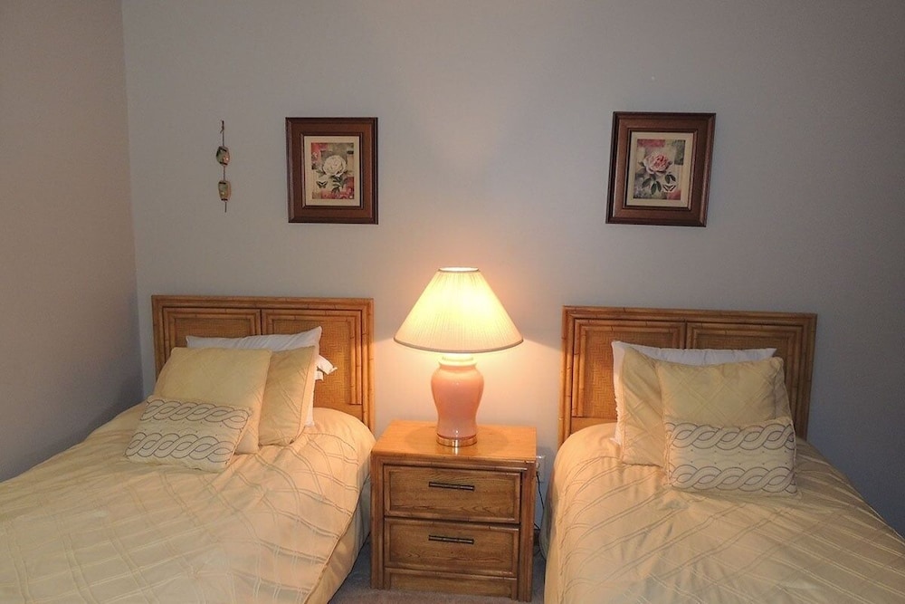 Shipwatch Pointe Ii M201 2 Bedroom Condo
