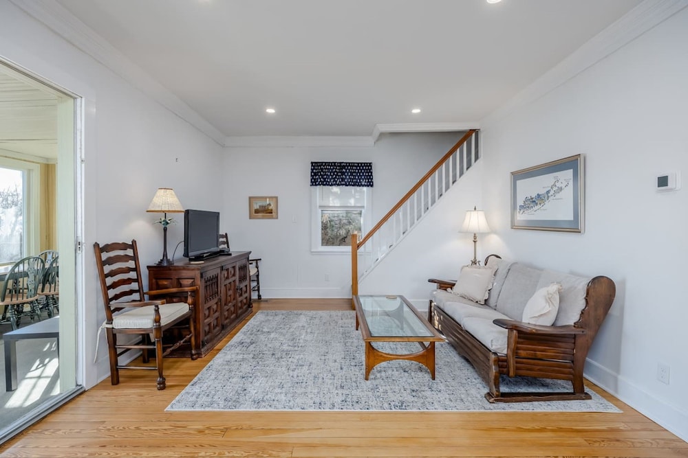 Beachfront Retreat - 5BR Home With Stunning Views