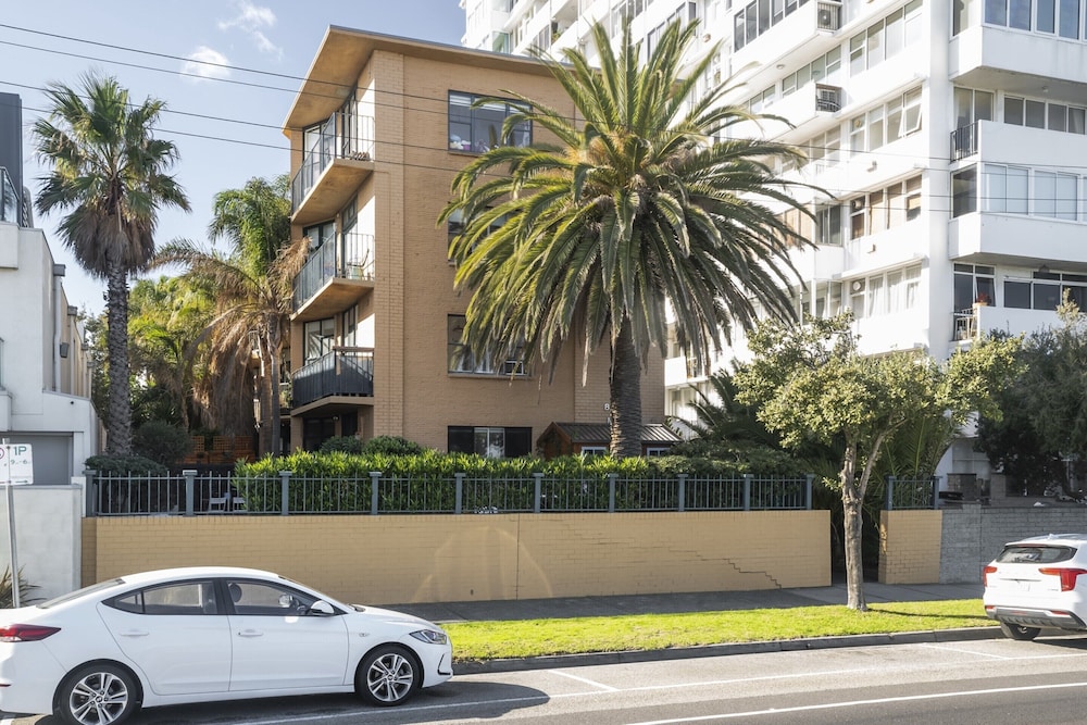 Seaside 1-bed Stay Near Cafes & Attractions