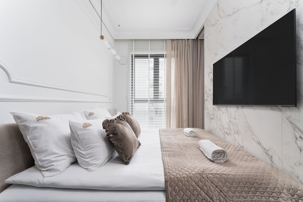 Chronos - Warszawa Wola by Downtown Apartments