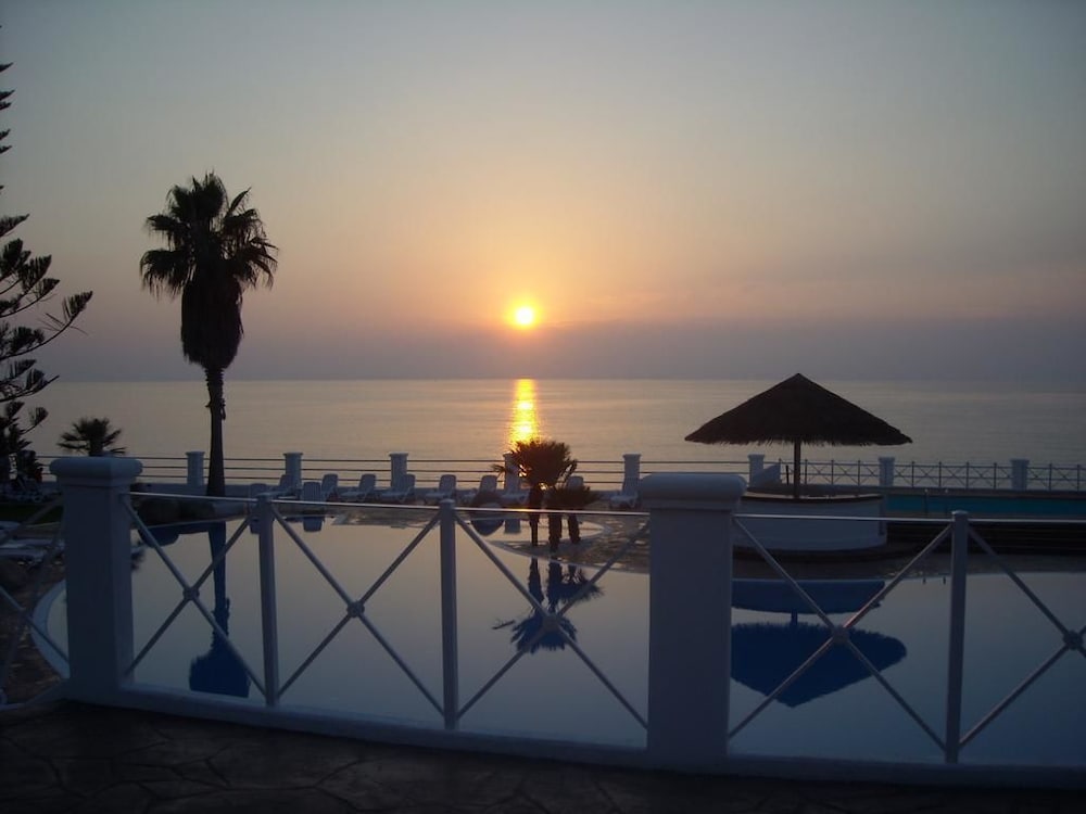 Cala Petrosa Resort