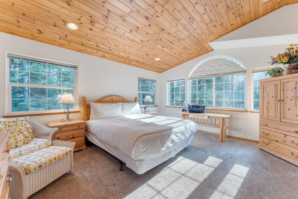 Tahoe Vista by Avantstay Central Location + Patio