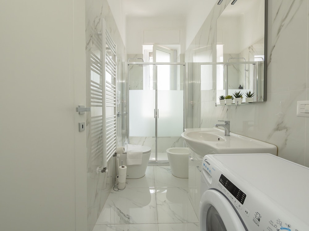 Spinoza - Modern 1 br With Balcony Steps From Piola