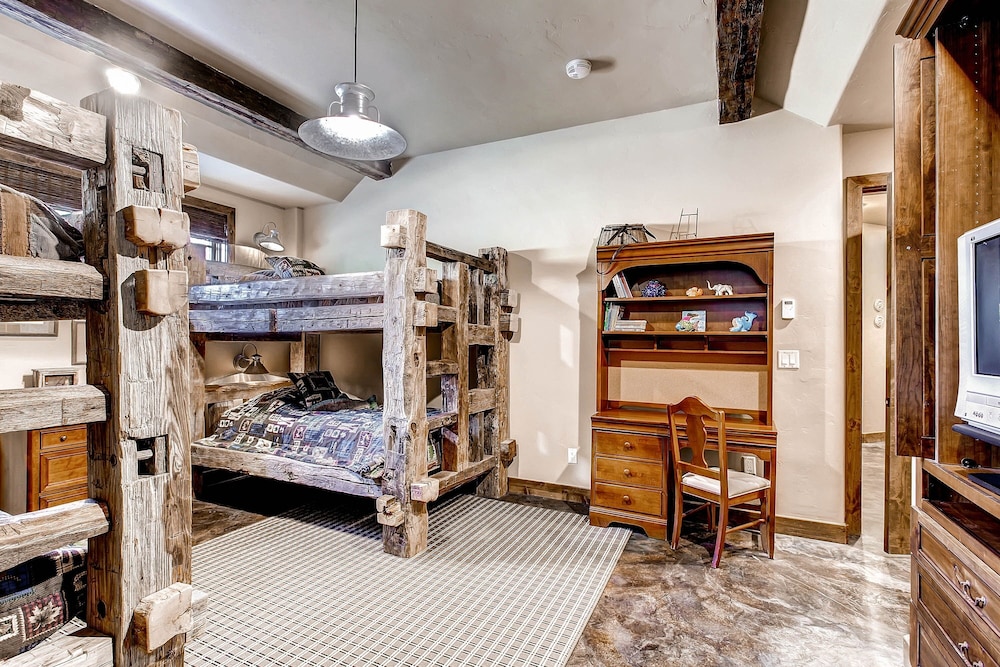 Ski Bridge Lodge - Ski In / Ski Out