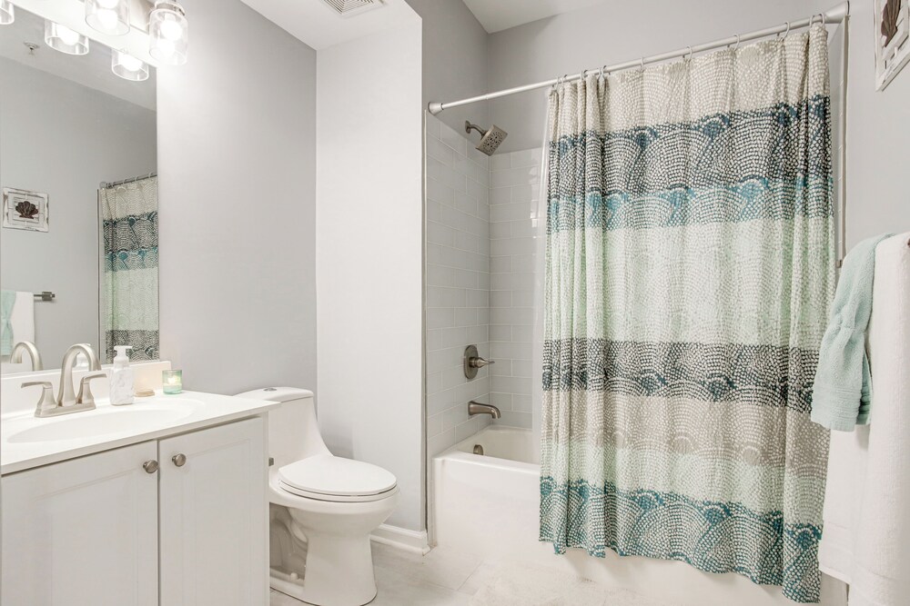 Ocean City Condo w/ Pool & Private Beach Access