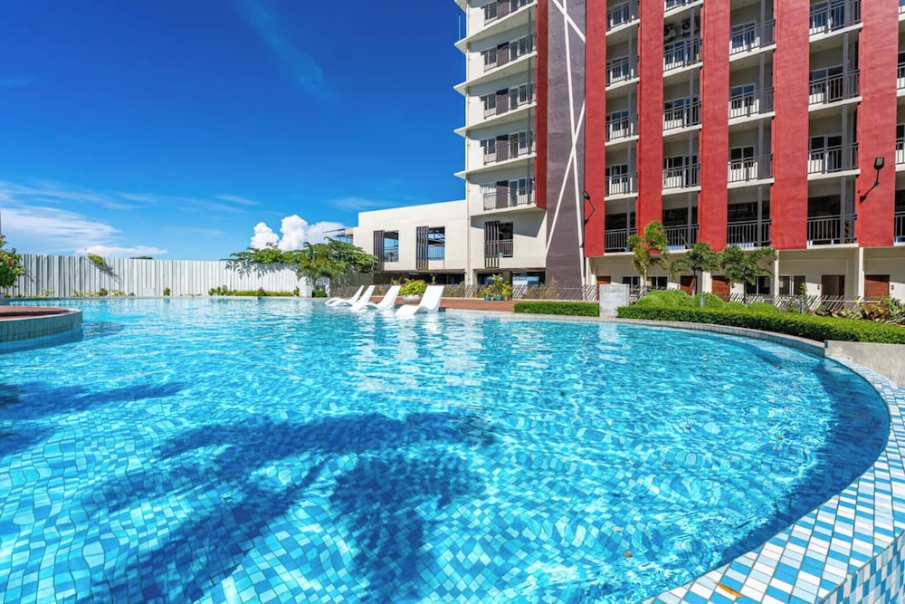 Modern Studio Poolside Balcony Near Mactan Airport