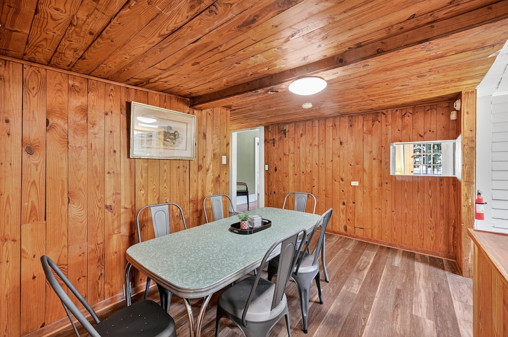 Historic Athens Home With Location & Comfort 3 Bedroom Home