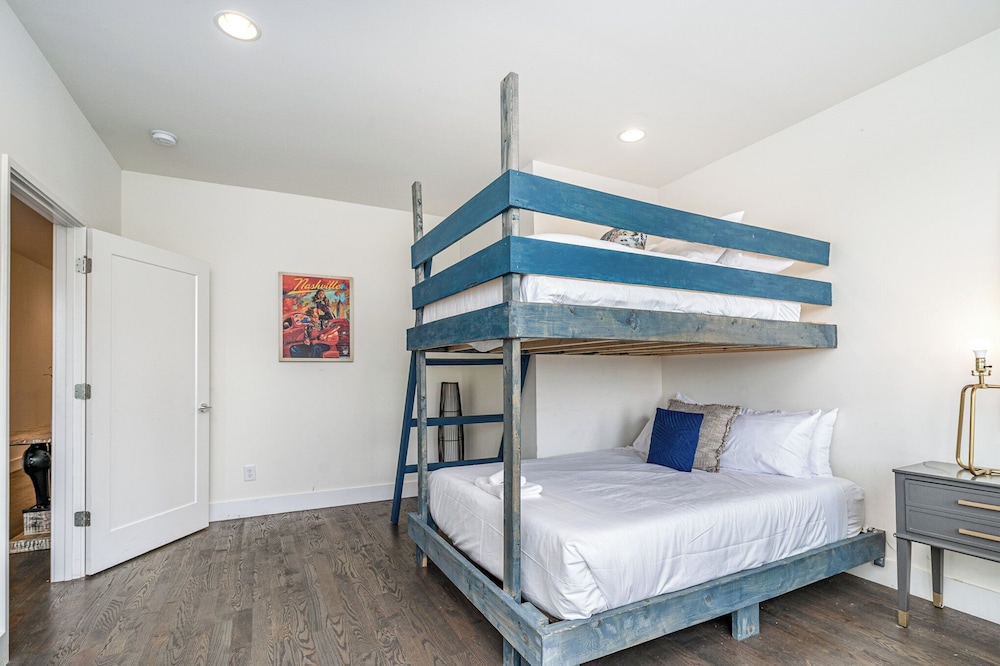 Verde Heights-sleeps 12-in Cumberland Heights