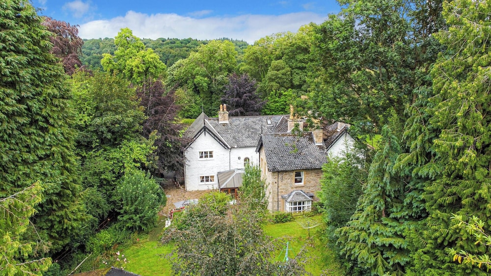 Brookside Manor House