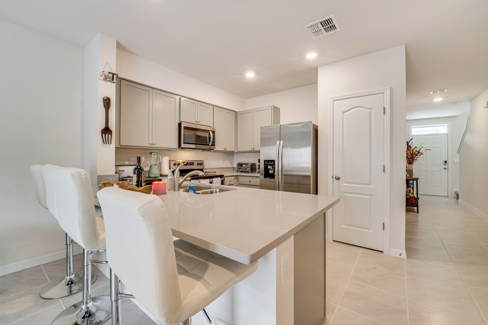 Davenport Home w/ Pool Access & Patio!