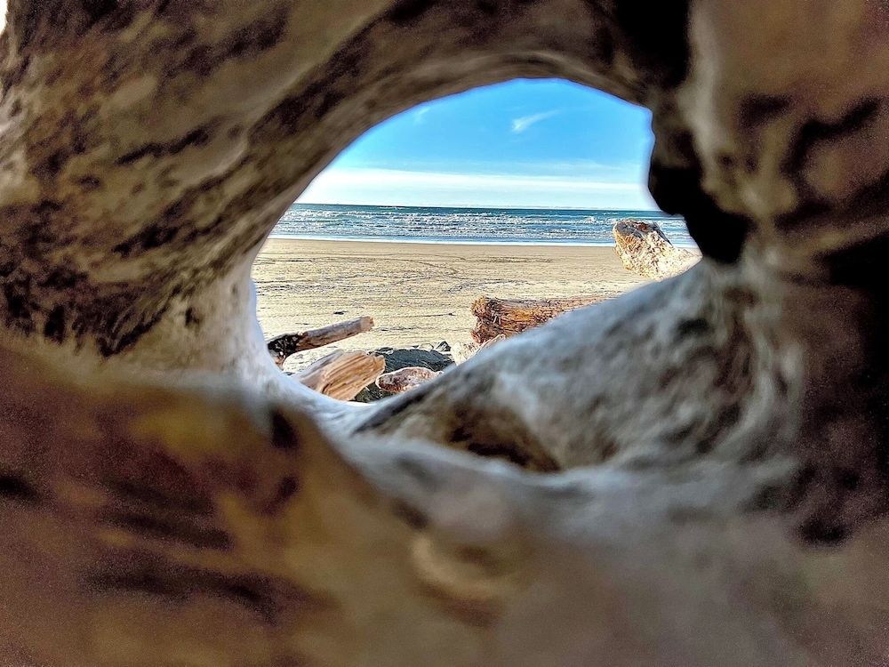 Sunset Oceanfront Lodging