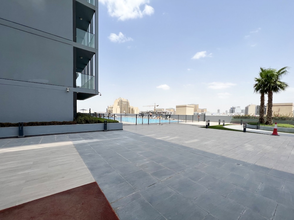 Sophisticated Modern 1 BR on Blooms A JVC