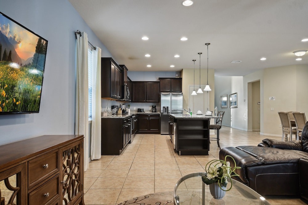 Ultimate 8BR Family Fun in Resort Near Disney!
