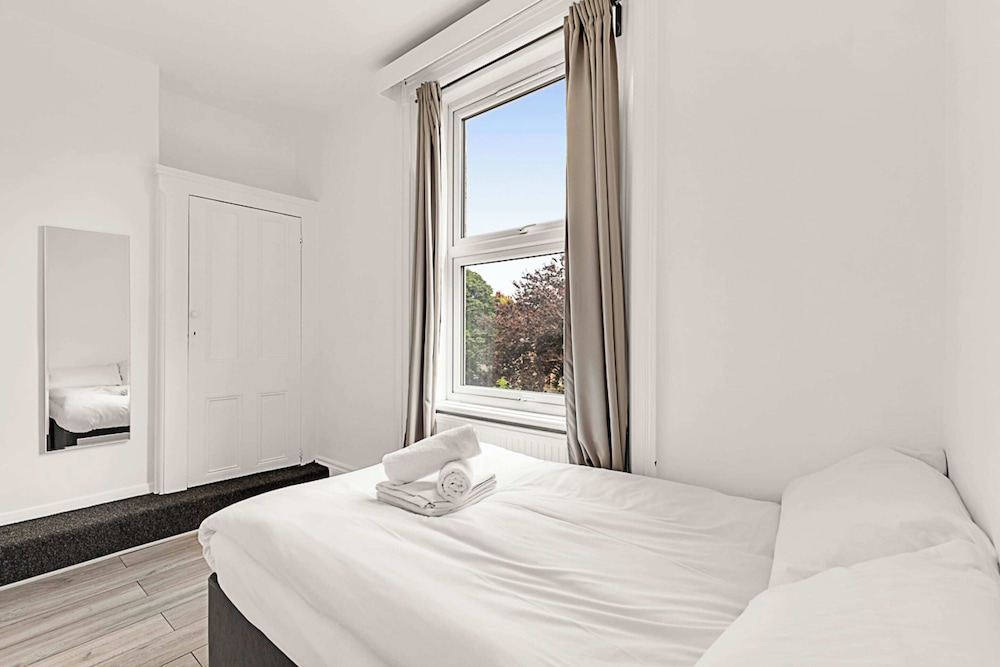 Bright and Newly Furnished Acton Apartment