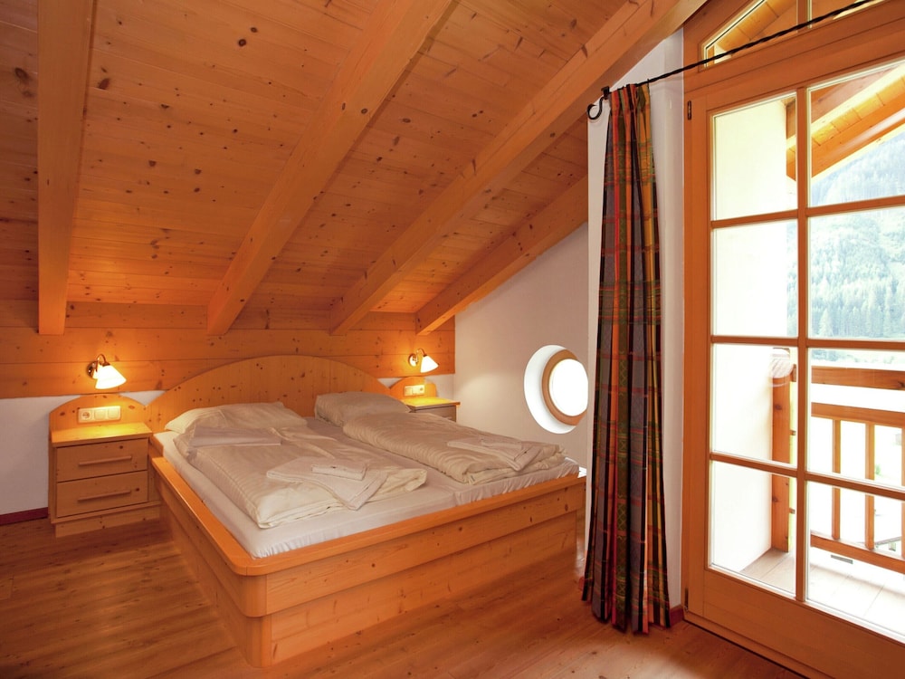 Chalet in Konigsleiten Near Ski Bus & Pool