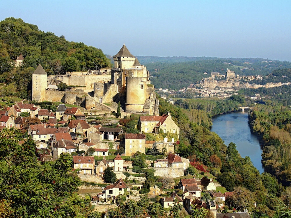 Estate in Dordogne Near Sites