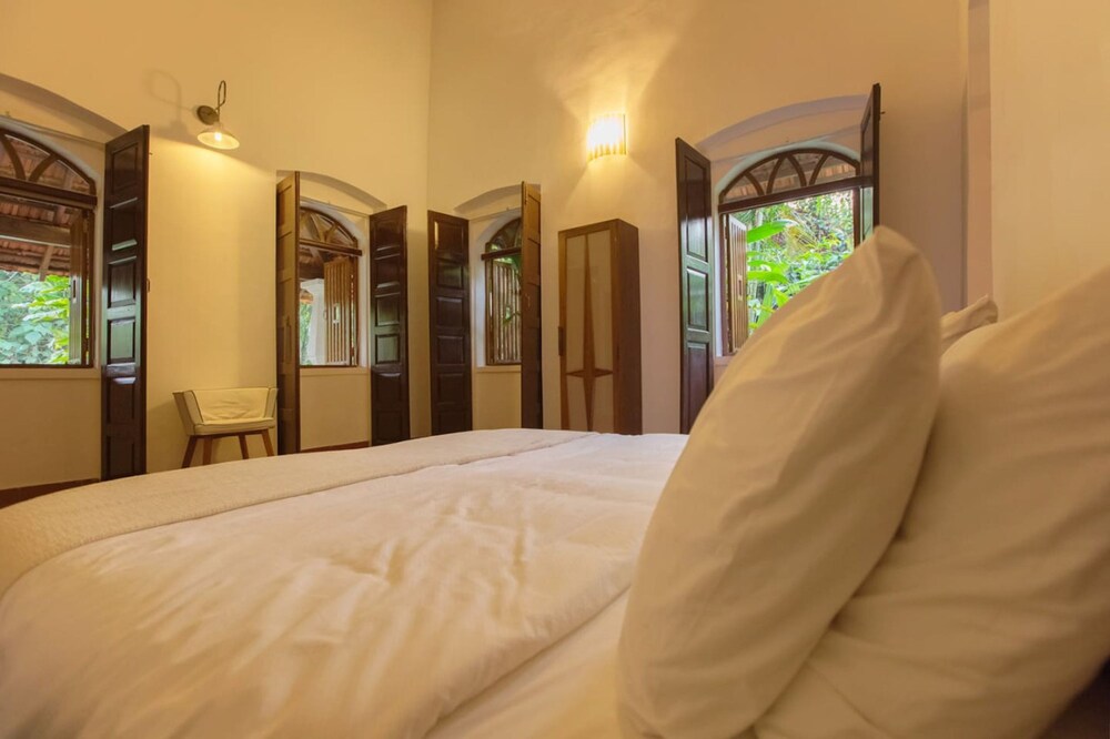 Salt by Hireavilla - 4BR w Heated Pool in Siolim