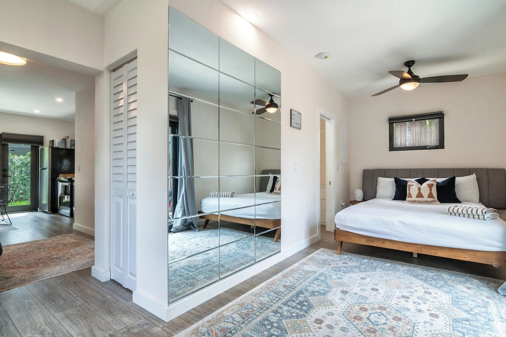 5BR Sleeps 14 w/ In-law Suite & Bbq!
