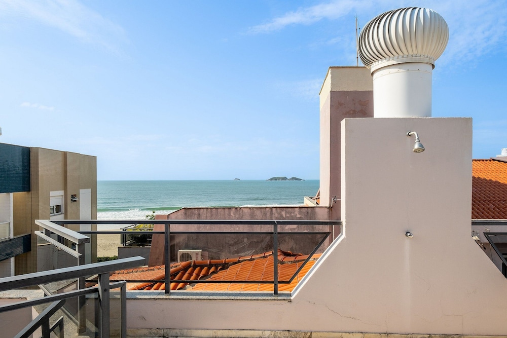 Beira-sea Condominium in Ingleses Norte - POR