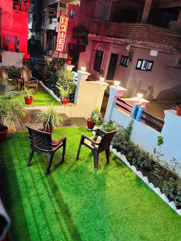 Gokul hotel