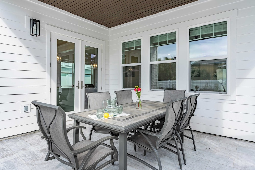 Modern 5bdr w/ Private Pool, 2 min Walk to the Beach! Montoute by Avantstay