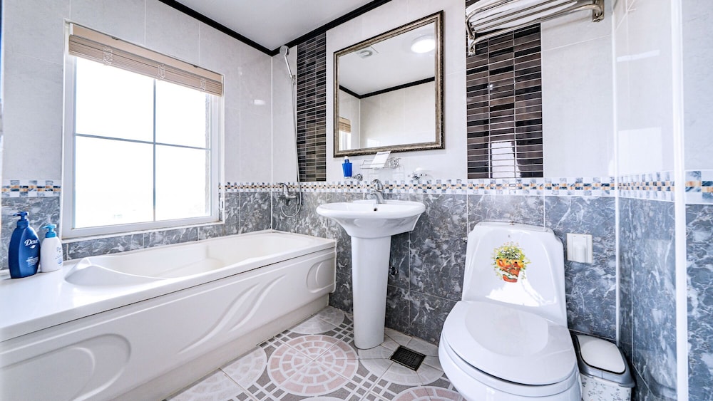 Gangneung Pension Sea and - Pet Friendly