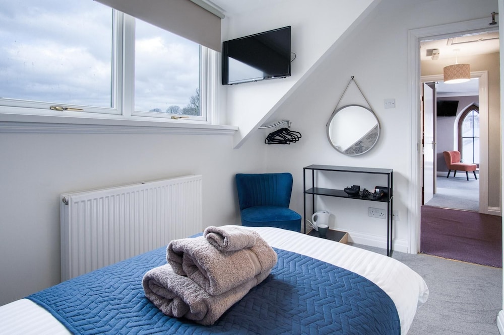 The Lanterns - 9 Bedroom - Sleeps 17 - Saundersfoot Village Centre