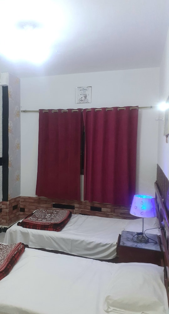 Four Seasons Hostel