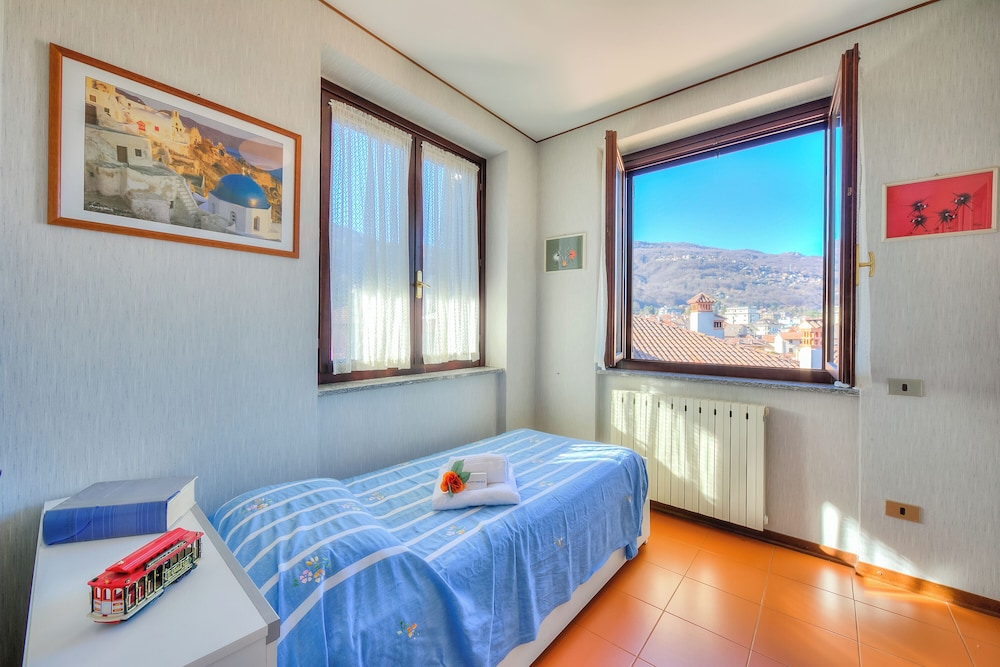 Laura's Cozy Apartment Stresa Center view 4