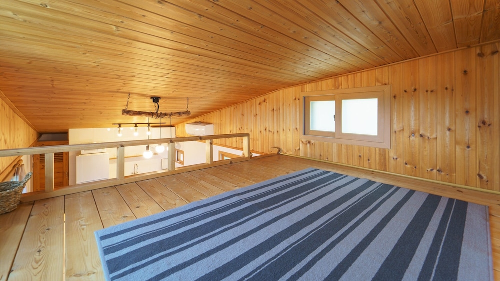 Sokcho Donbangseock Pension