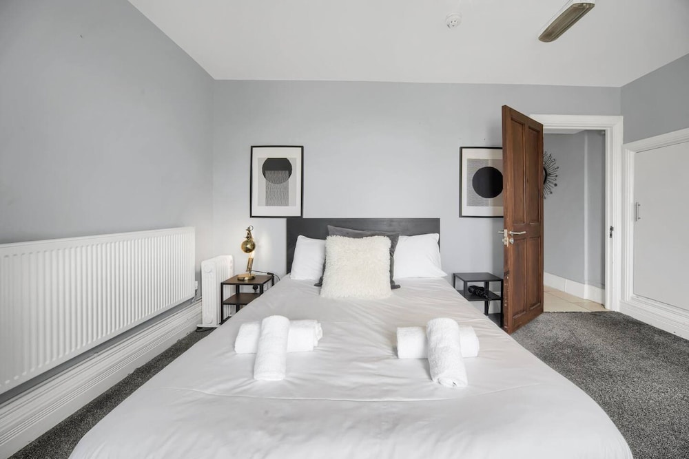 Luxury Penthouse Suite - Swansea Central - Beach