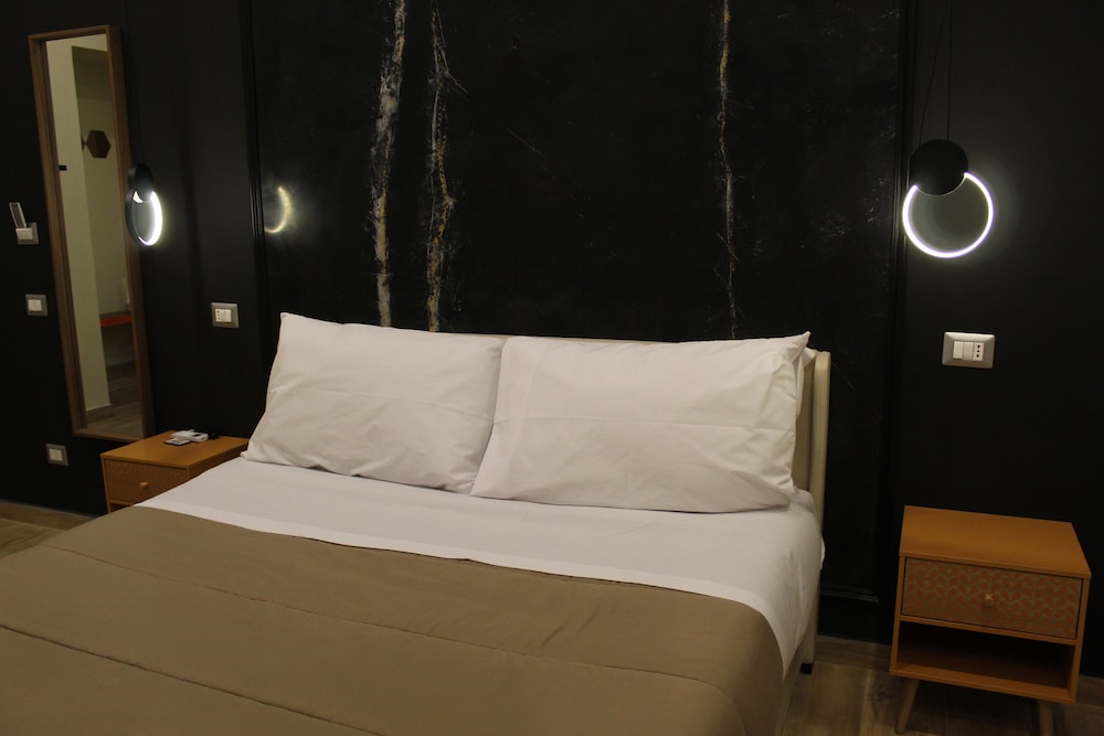 Blackwoody Contemporary Rooms - Toledo