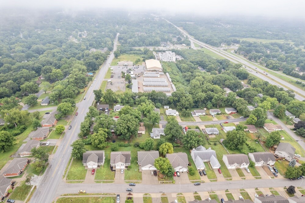 Beautiful Townhome 11 Minutes To Downtown 3 Bedroom Townhouse