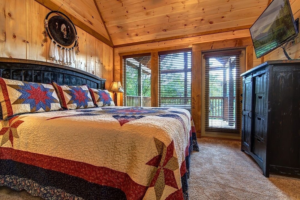Cherokee Wind - 1 Bedrooms, 1 Baths, Sleeps 4 Home by RedAwning view 3