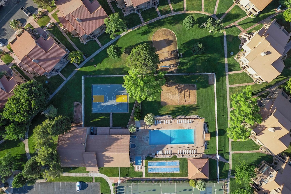 Cozy Condo - Stay for 9