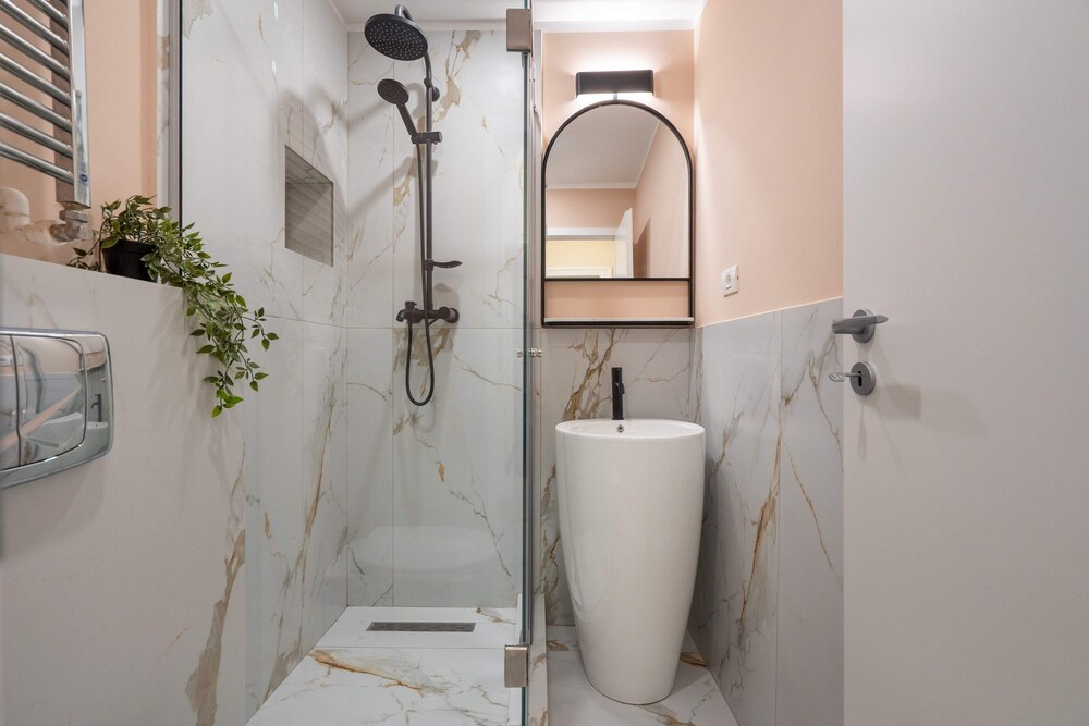 Romanian Athenaeum Flat - Refined 3BR Steps from Calea Victoriei