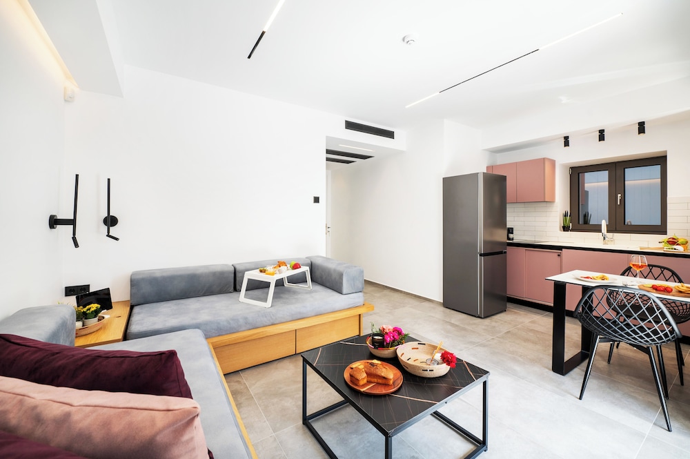 Cardamilia Suites