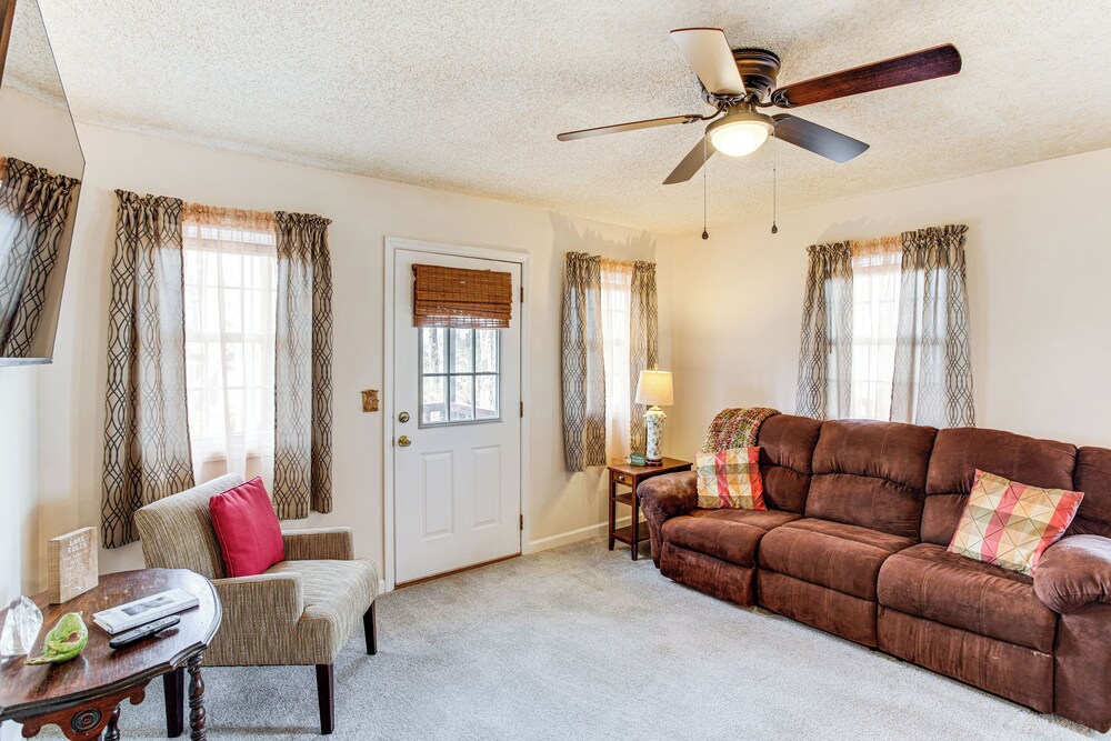 1 Mi to Lake Murray: Pet-friendly Home w/ Deck
