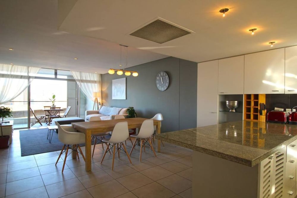 Upmarket 2bed City Retreat Close to V A Waterfront