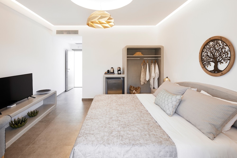 Amara Suites Santorini