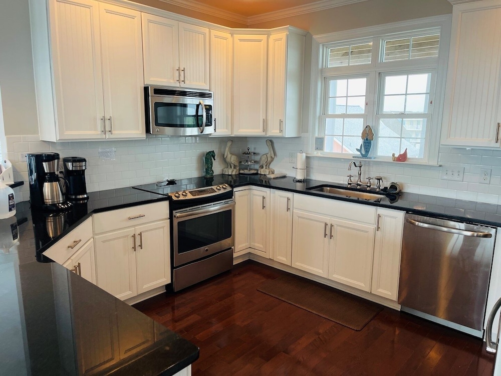 Compass Rose 4 Bedroom Home by RedAwning