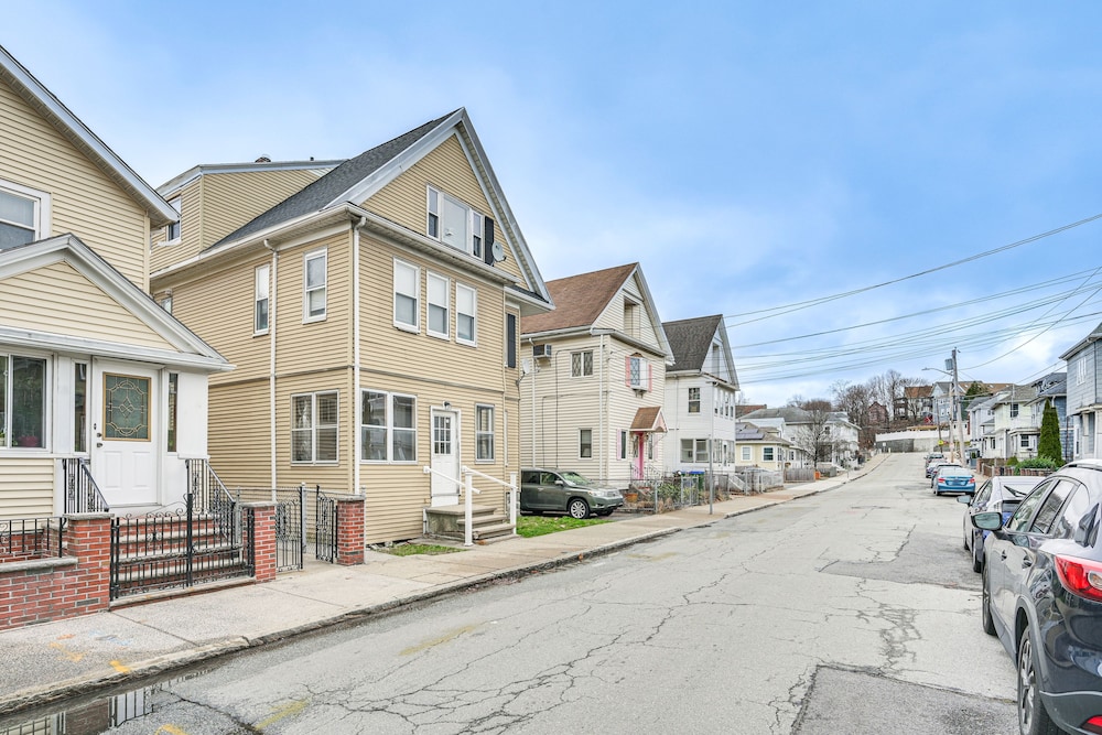 Medford Apartment Rental, 5 Mi to Downtown Boston